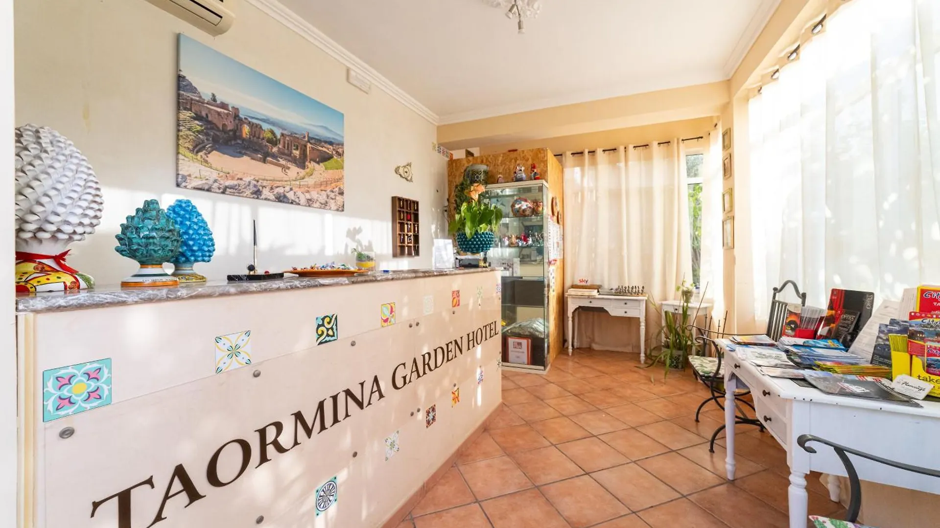 Taormina Garden Hotel contacts